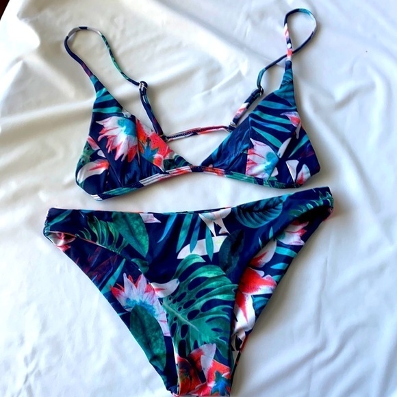 CUPSHE Tropical Floral Two Piece Bikini - Picture 1 of 8